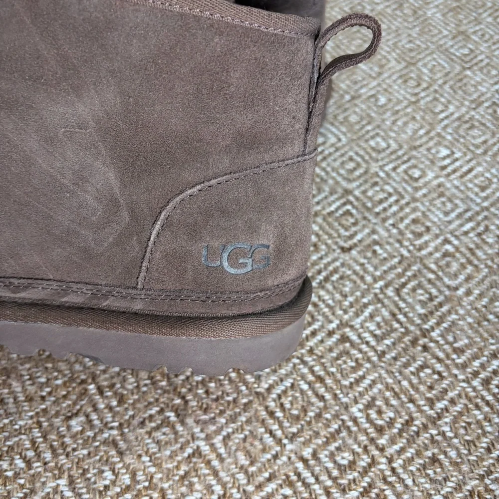 UGG Men's Neumal Chukka Boots Chocolate Brown Suede/Sheepskin Sz 10 Casual Cozy